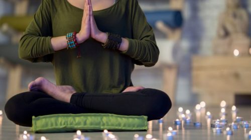 Halbmond Yogakissen Test: Die 5 Besten im Vergleich