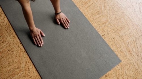 Dünne Yogamatte Test: Die 5 Besten im Vergleich